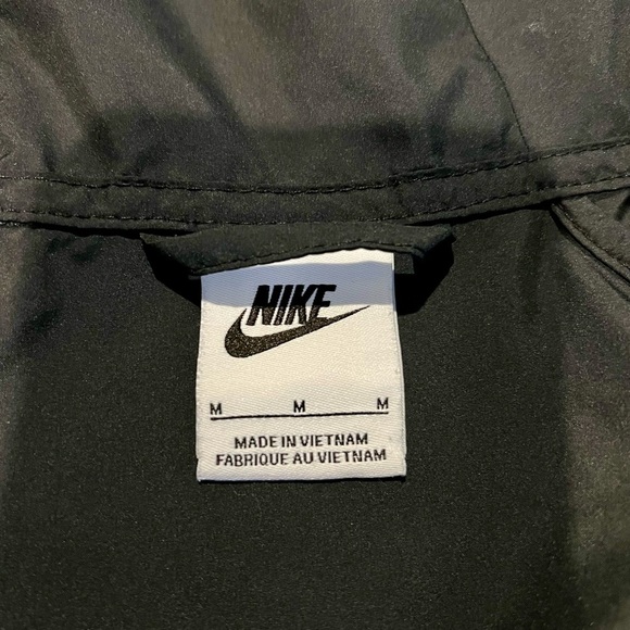 Nike Youth Black Packable Windbreaker Rain Jacket Medium NWOT new never worn​ - Picture 7 of 7